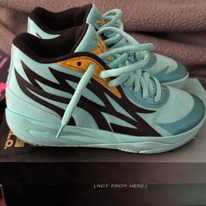 2023 Melo .02 junior size 6 basketball sneakers